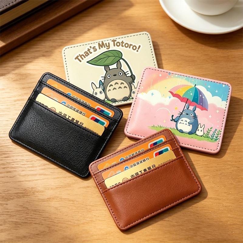 Card Top Loader - Cartera Delgada con Diseño de Totoro